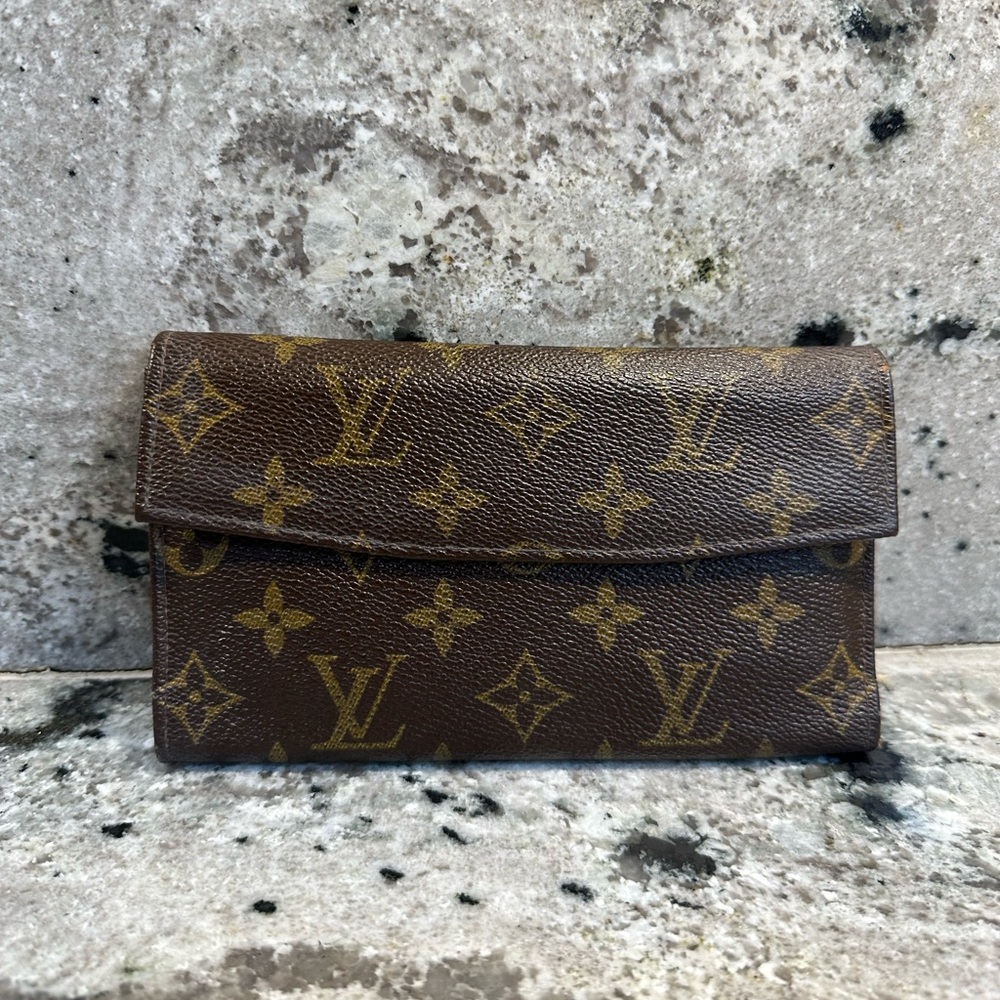 ✅ Authentic Louis Vuitton Vintage Monogram Wallet made in USA.